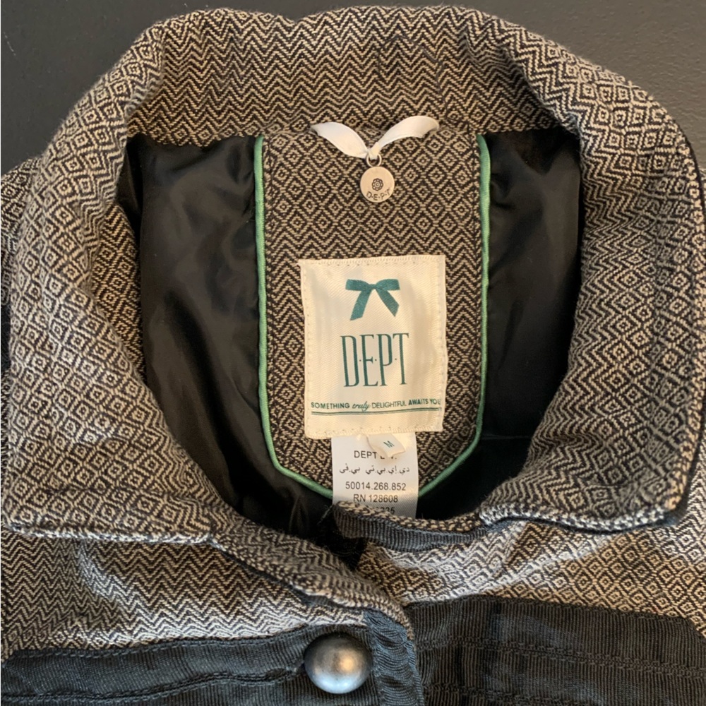 Unique Woman’s jacket size medium! - Picture 6 of 13